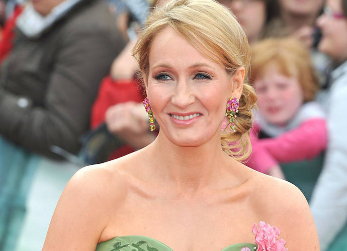 JK Rowling Defends Johnny Depp Casting In ‘Fantastic Beasts,’ Amber Heard Responds