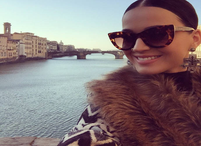 Katy Perry’s Shows Her Funny Side In Italy