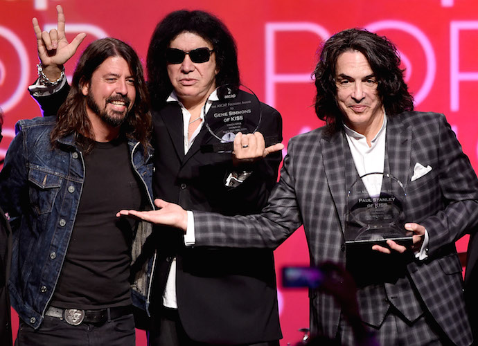 Dave Grohl Presents Award To Gene Simmons & Paul Stanley At ASCAP Pop Music Awards