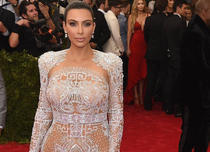 Kim Kardashian West And Jennifer Lopez Bumped Hips At The Met Gala, Post Sexy Photo