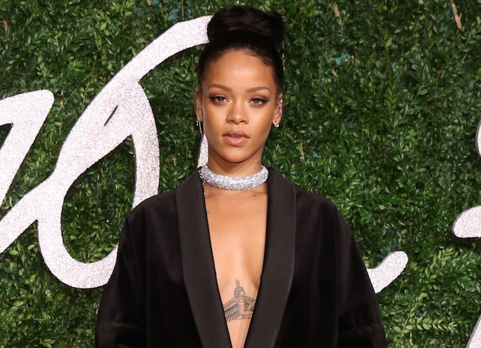 Rihanna Turns Down Super Bowl Halftime Show In Support Of Colin Kaepernick