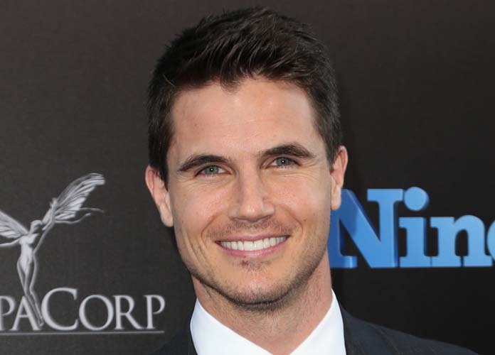Robbie Amell Bio: In His Own Words – Video Exclusive, News, Photos