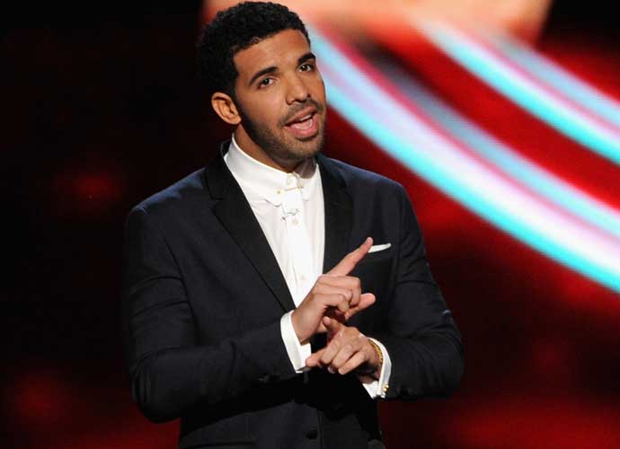 Drake Breaks Record Wins At Billboard Music Awards 2017 [FULL WINNERS LIST]