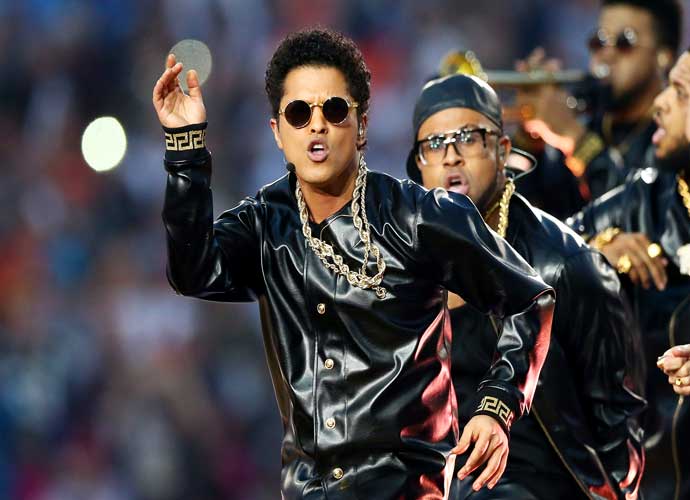 Bruno Mars Wins Big At Soul Train Awards With 5, Erykah Badu Takes A Knee [Full Winners List]
