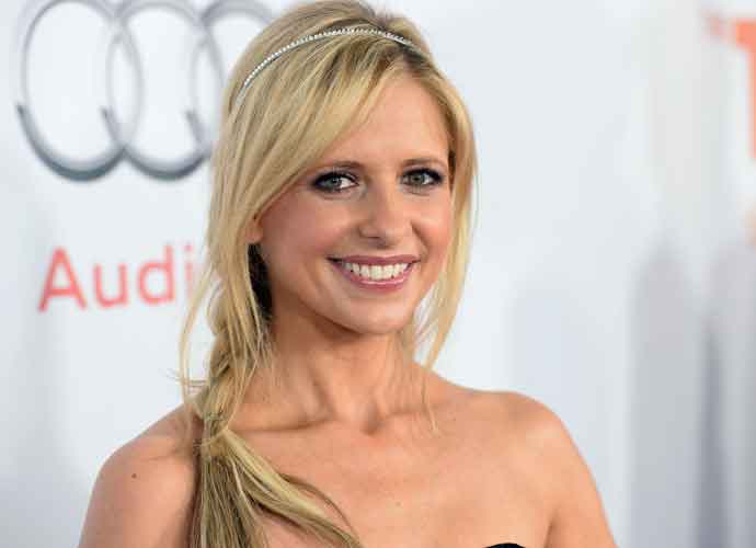 Sarah Michelle Gellar Wants $1 Million From Howard Stern For Betting Marriage To Freddie Prinze Jr. Wouldn’t Last