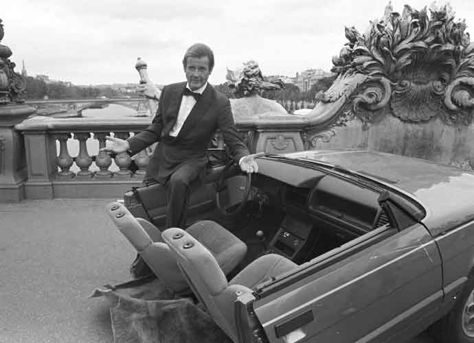 Roger Moore, James Bond Star Of The ’70s, Dies At 89