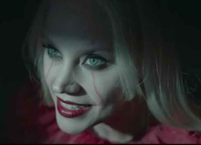 Kate McKinnon Plays Kellyanne Conway As Pennywise The Clown From ‘It’ In ‘SNL’ Parody