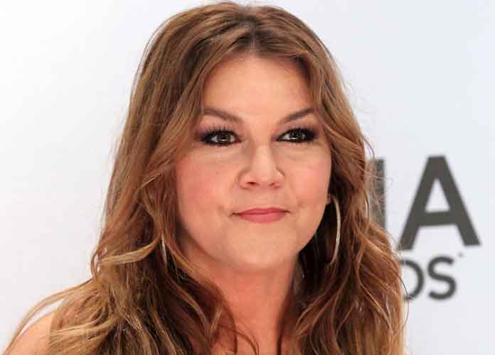 Country Singer Gretchen Wilson Arrested After Altercation With Police On Airplane [VIDEO]