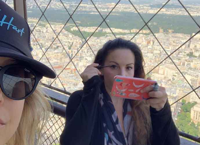 Jason Biggs & Jenny Mollen End 3-Weeks In Europe With Trip To Paris