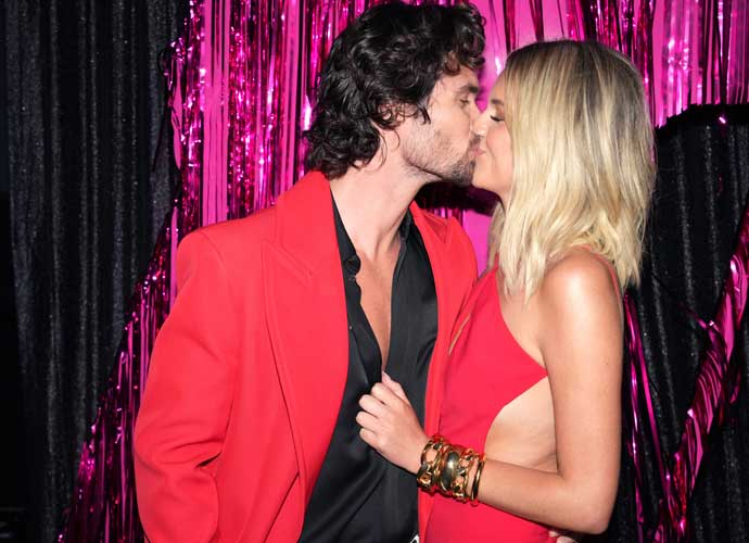 Kelsea Ballerini  & Chase Stokes, In Matching Outfits, Kiss At The VMAs