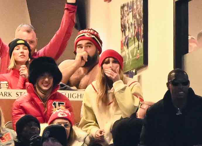 Taylor Swift Celebrates Touchdown By Boyfriend  Travis Kelce During Chiefs Game, Brother Jason Goes Shirtless