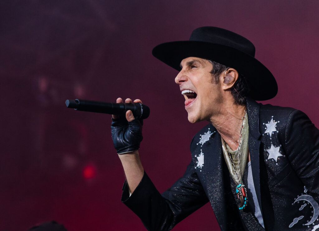 Jane’s Addiction Concert Ends After Frontman Perry Farrell Punches Guitarist Dave Navarro Onstage, Band Cancels Tour