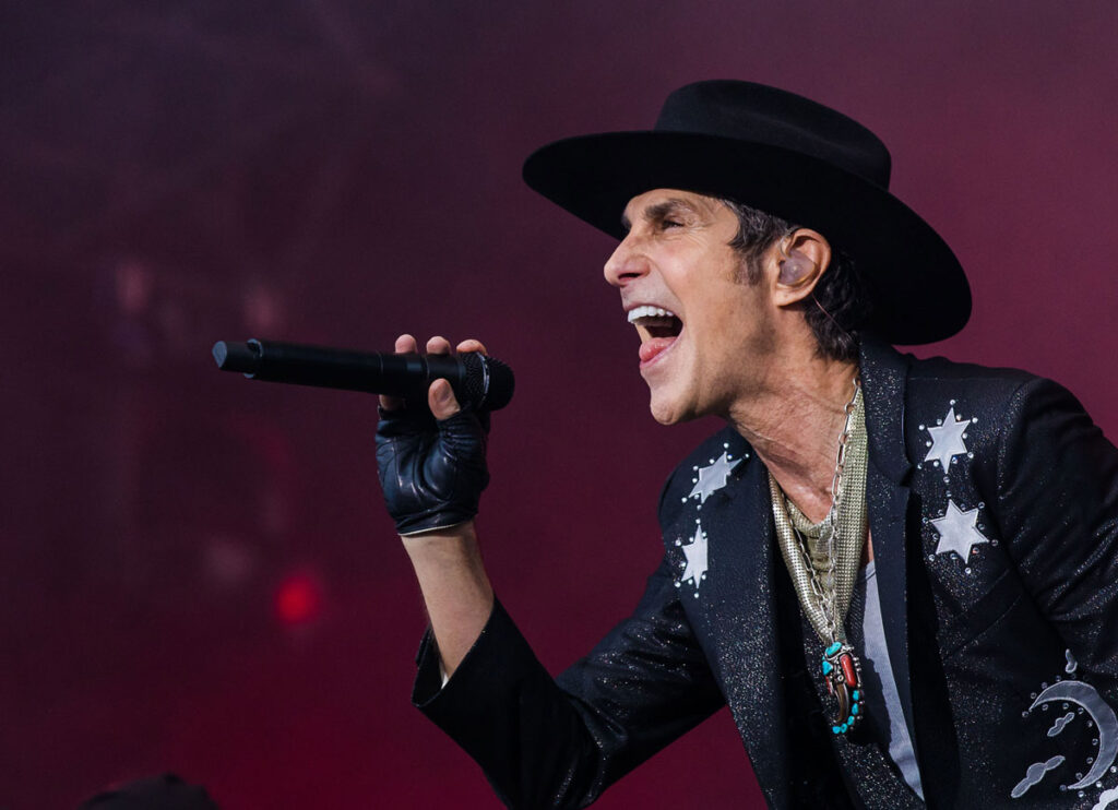 Perry Farrell Seeking Medical Help After Punching Guitarist Dave Navarro At Jane’s Addiction Concert