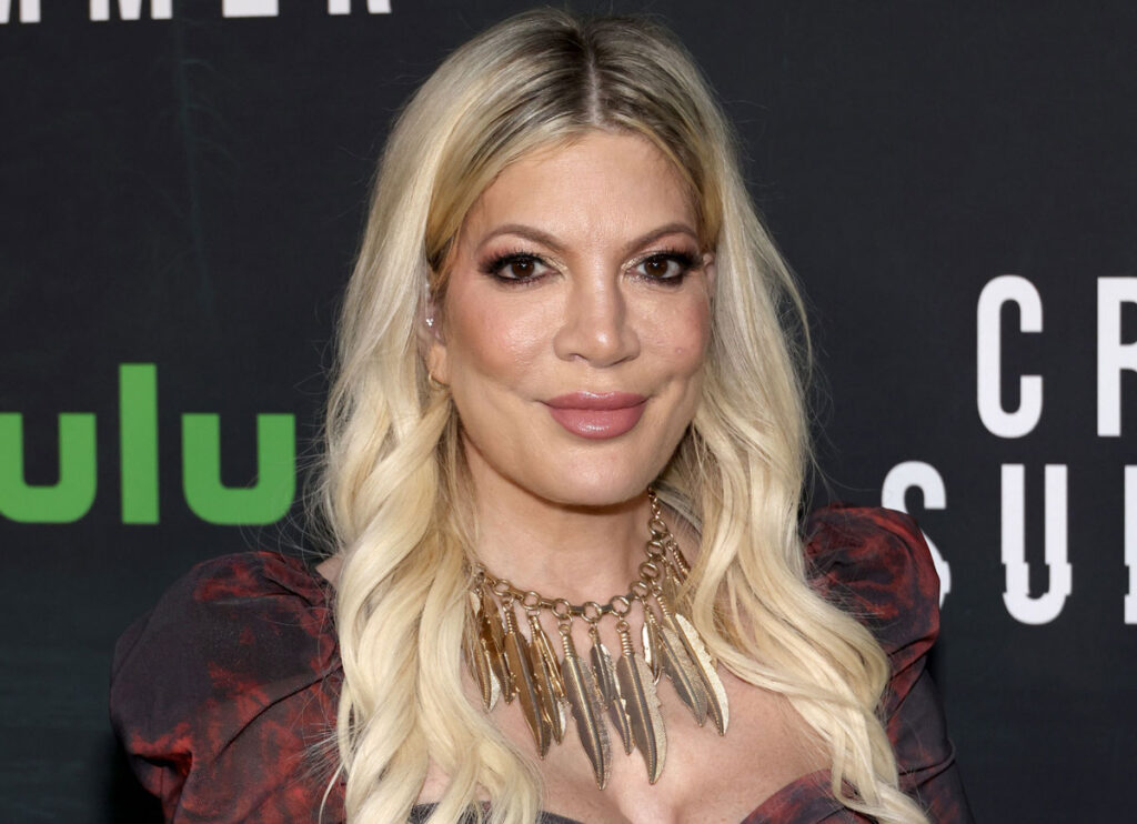 Tori Spelling Says Her Billionaire Dad Approved Of Her Going Topless In ‘Scary Movie 2’