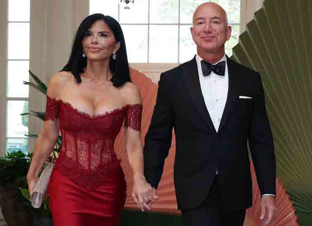 Jeff Bezos’ Fiancée, Lauren Sanchez, Shocks Customers Wearing See-Through Outfit At Children’s Bookstore Event