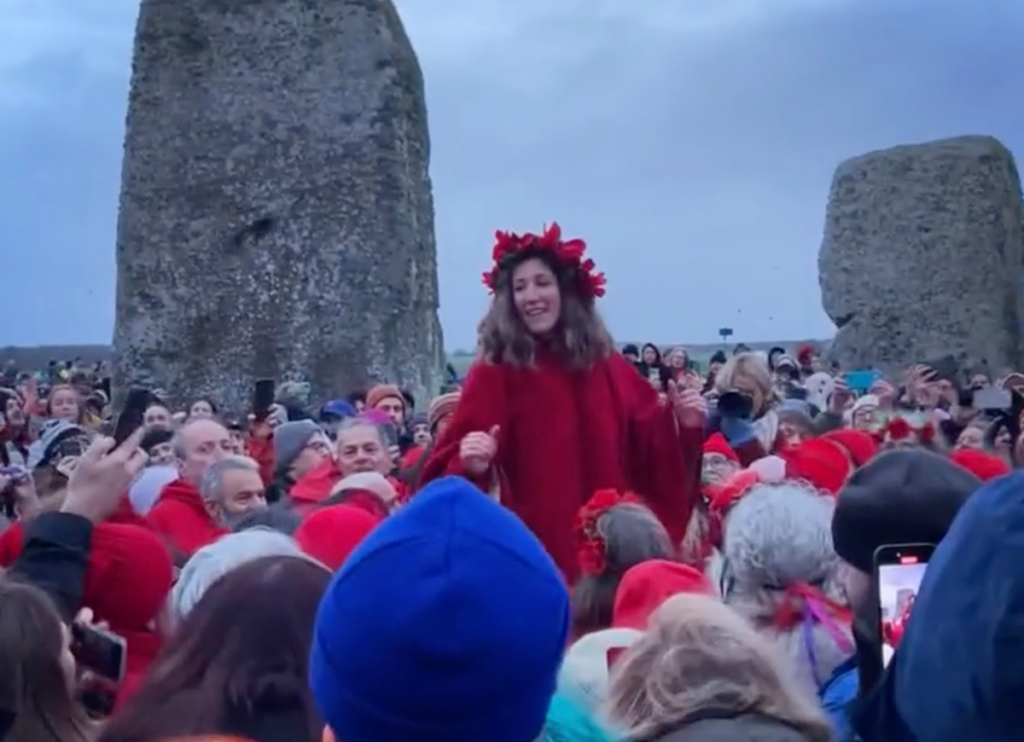 VIDEO: Crowd Celebrates Winter Solstice At Stonehenge