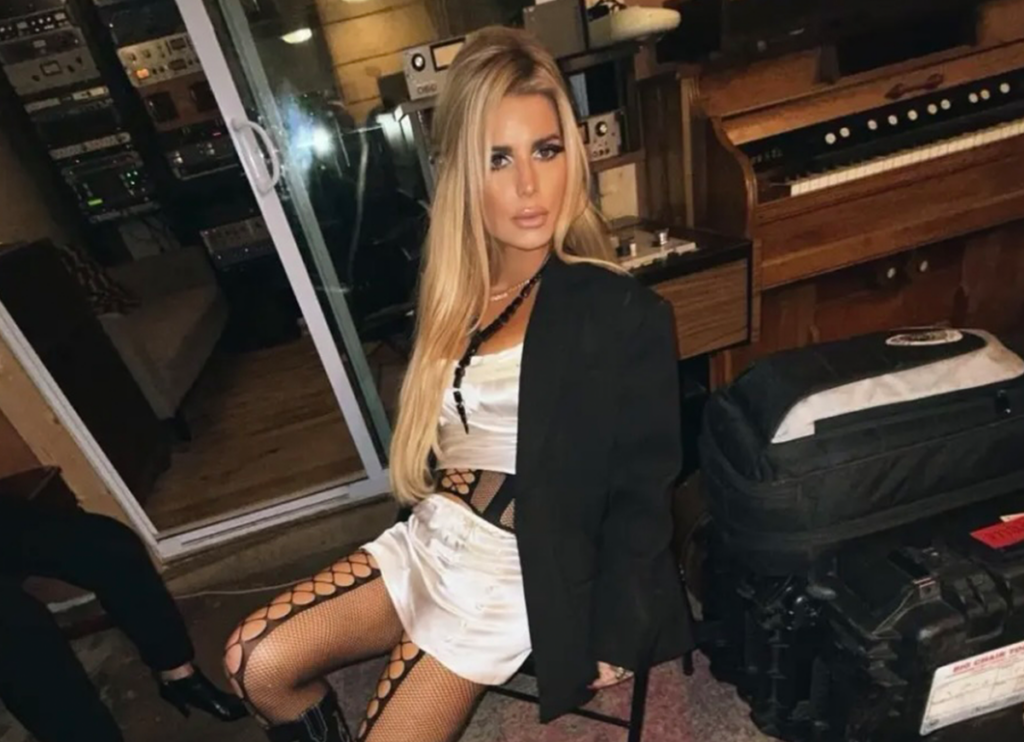 ‘Unrecognizable’ Jessica Simpson Flooded With Harsh Comments Over Latest  Photo Accusing Her Of ‘Ruining’ Her Looks With Ozempic Use