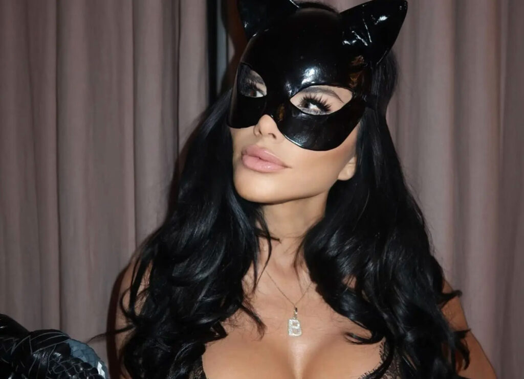 Billionaire Jeff Bezos’ Fiancée, Lauren Sanchez, Shares Revealing Photo In A Catwoman Costume, Suggesting Amazon Founder Is Her Batman