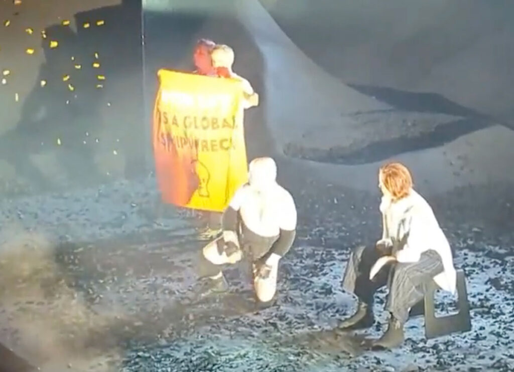 VIDEO: Protesters Interrupt Sigourney Weaver In ‘The Tempest,’ Met With Boos From Audience