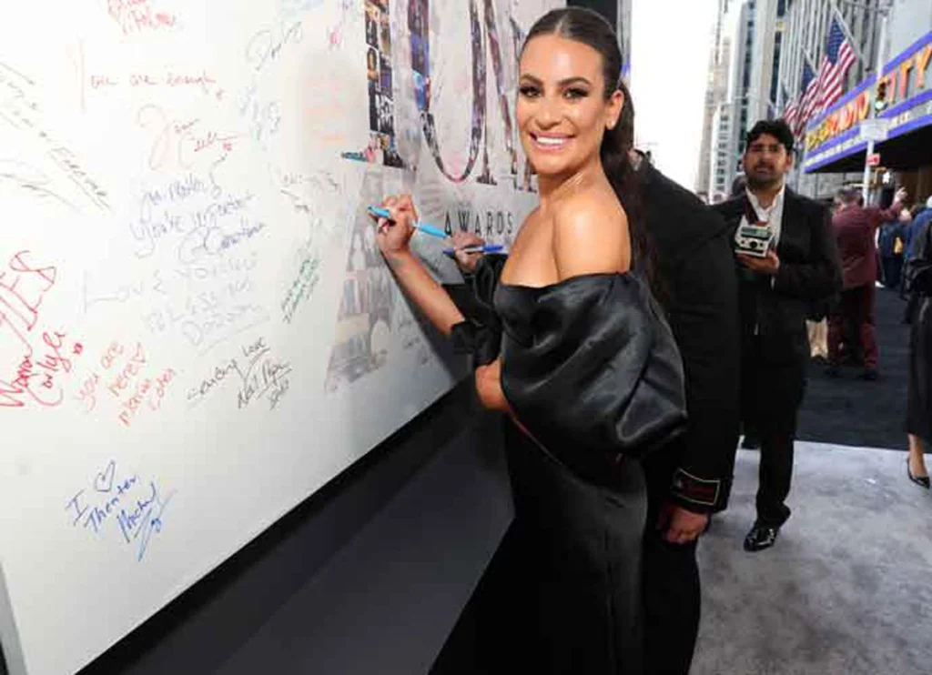 Lea Michele Proves She Can Read, Avoids Commenting On Claims She Bullied ‘Glee’ Cast