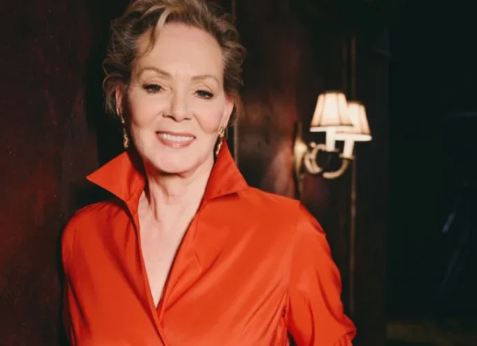 Jean Smart Reveals Why She ‘Fell In Love’ With Character In Broadway Play ‘Call Me Izzy’