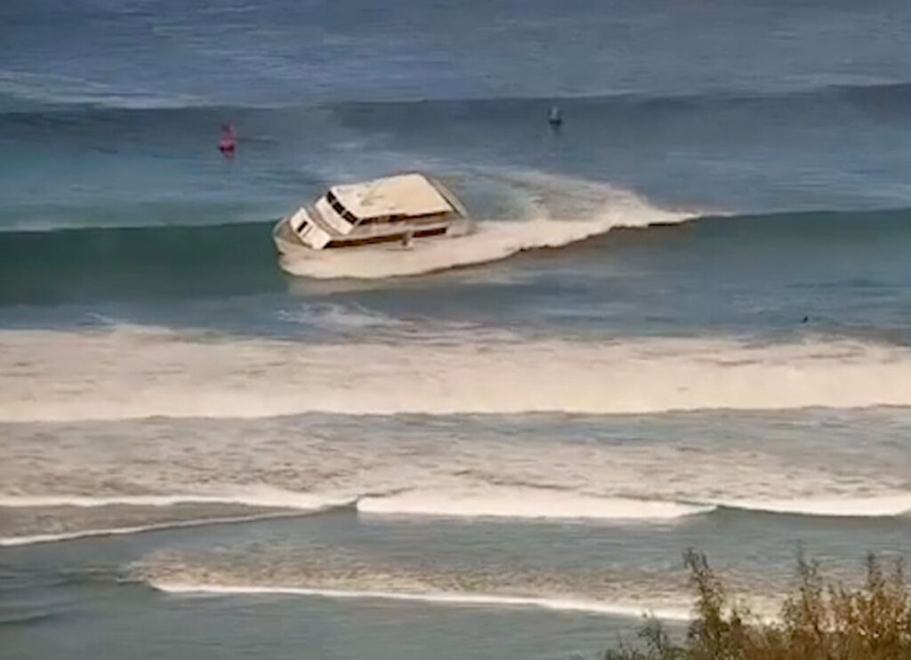 VIDEO: Scary Moment When Passenger Boat Runs Aground Amid High Surf In Hawaii