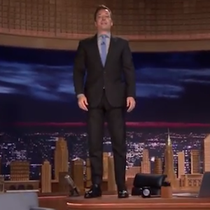 Jimmy Fallon Tearfully Remembers Robin Williams, Performs 'Dead Poets Society' Tribute