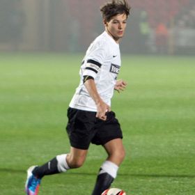Louis Tomlinson Scores For Charity