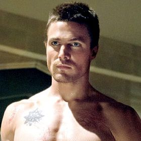 PHOTOS: Arrow's Stephen Amell Works Out Before Shirtless Scenes