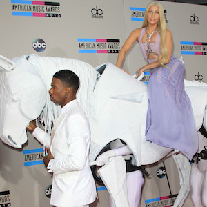 Lady Gaga Arrives On Horse To 2013 AMAs, Performs With R Kelly