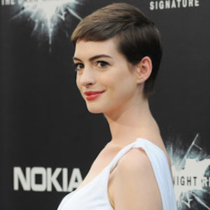 Anne Hathaway Caught In Riptide On Vacation, Injures Toe