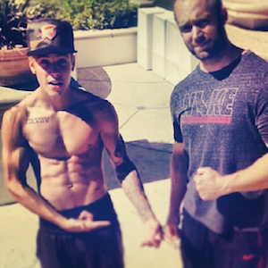 Justin Bieber’s Latest Shirtless Selfie Features Trainer