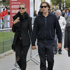 Heidi Klum Heads Out In Paris With Vito Schnabel, Sports Gold Ring