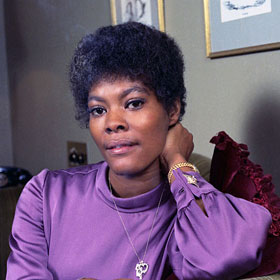 Dionne Warwick Files For Bankruptcy