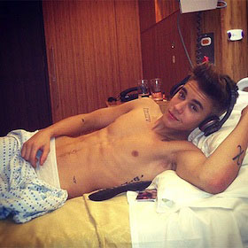 Justin Bieber Faints During Show, Hospitalized