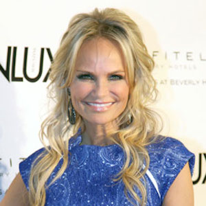 Kristin Chenoweth Tweets She's 'Unable To Move,' Reveals Neck Trouble