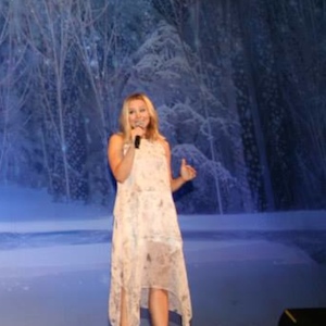 Kristen Bell Surprises Audience At 'Frozen' Sing-Along Screening
