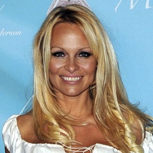 Pamela Anderson Will Run New York City Marathon To Raise Money For J/P Haitian Relief Organization