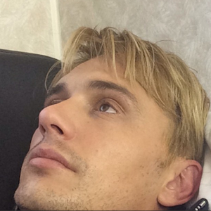 James Franco Debuts Blond Hair For Role As 'Ex-Gay' Activist Michael Glatze, Poses With Costar Zachary Quinto