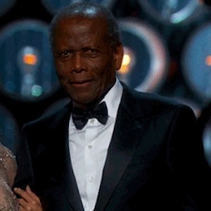 Sidney Poitier Receives Standing Ovation While Presenting Best Director At The Oscars
