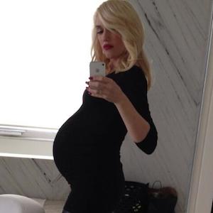 Gwen Stefani Shows Off Growing Baby Bump