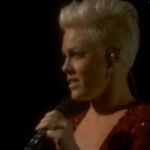 Pink Sings 'Somewhere Over The Rainbow' At Academy Awards