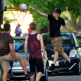 Justin Bieber Shoots Hoops In Canada