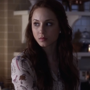 'Pretty Little Liars' Recap: Spencer Suspects Her Father Killed Mrs. DiLaurentis, Aria Is Haunted By Guilt
