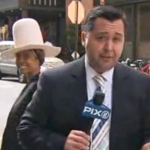 Erykah Badu Crashed Live News Broadcast, Attempted To Kiss Reporter Mario Diaz