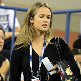 Kim Sears Watches Boyfriend Andy Murray Defeat Michael Llodra At US Open