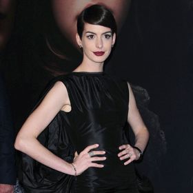 Anne Hathaway's Look Leads To Wardrobe Malfunction At 'Les Miserables' Premiere