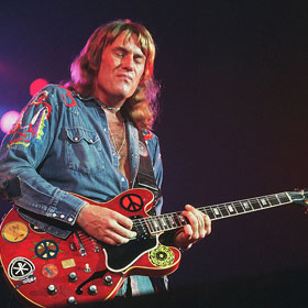Alvin Lee, Rock Guitarist Who Played Woodstock, Dies At 68