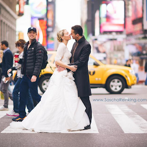 Zach Braff Photobombs Newlywed Couple In NYC