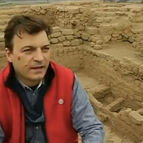 Peruvian Tomb Unearthed: Mummified Women Found